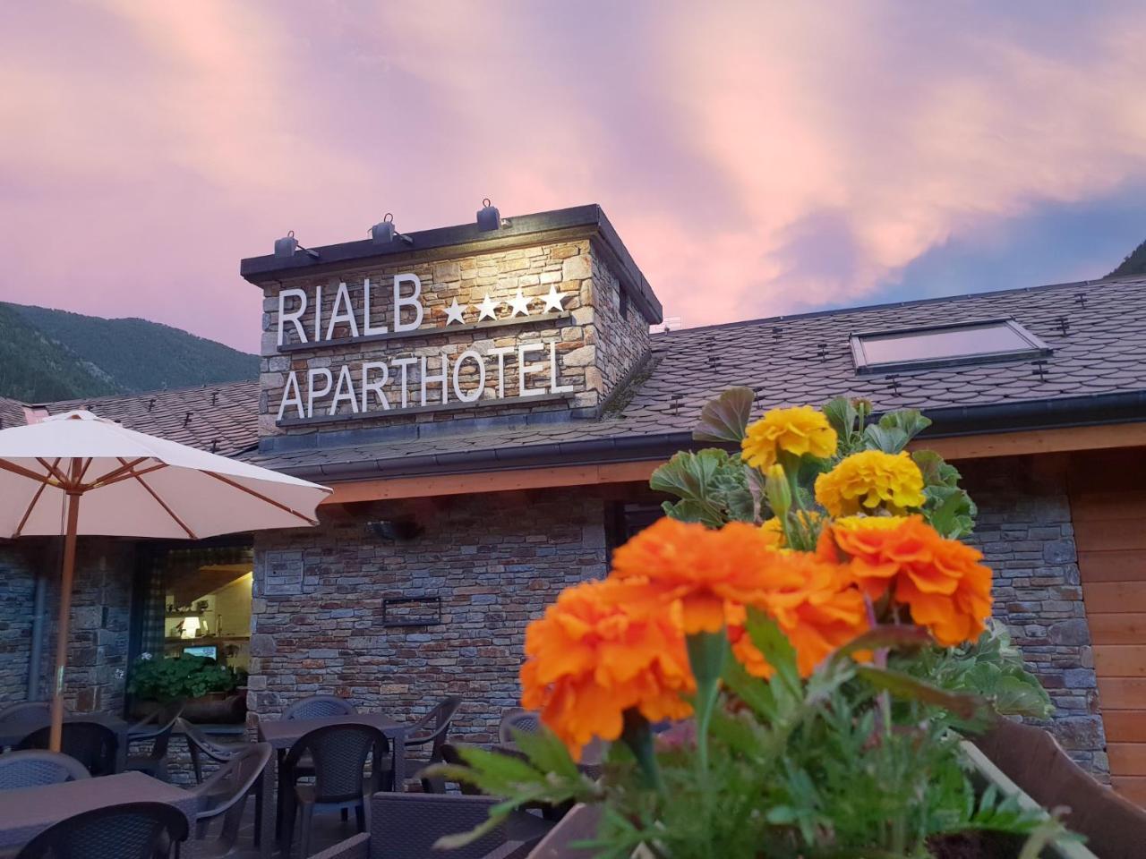 Aparthotel Rialb El Serrat Eksteriør billede